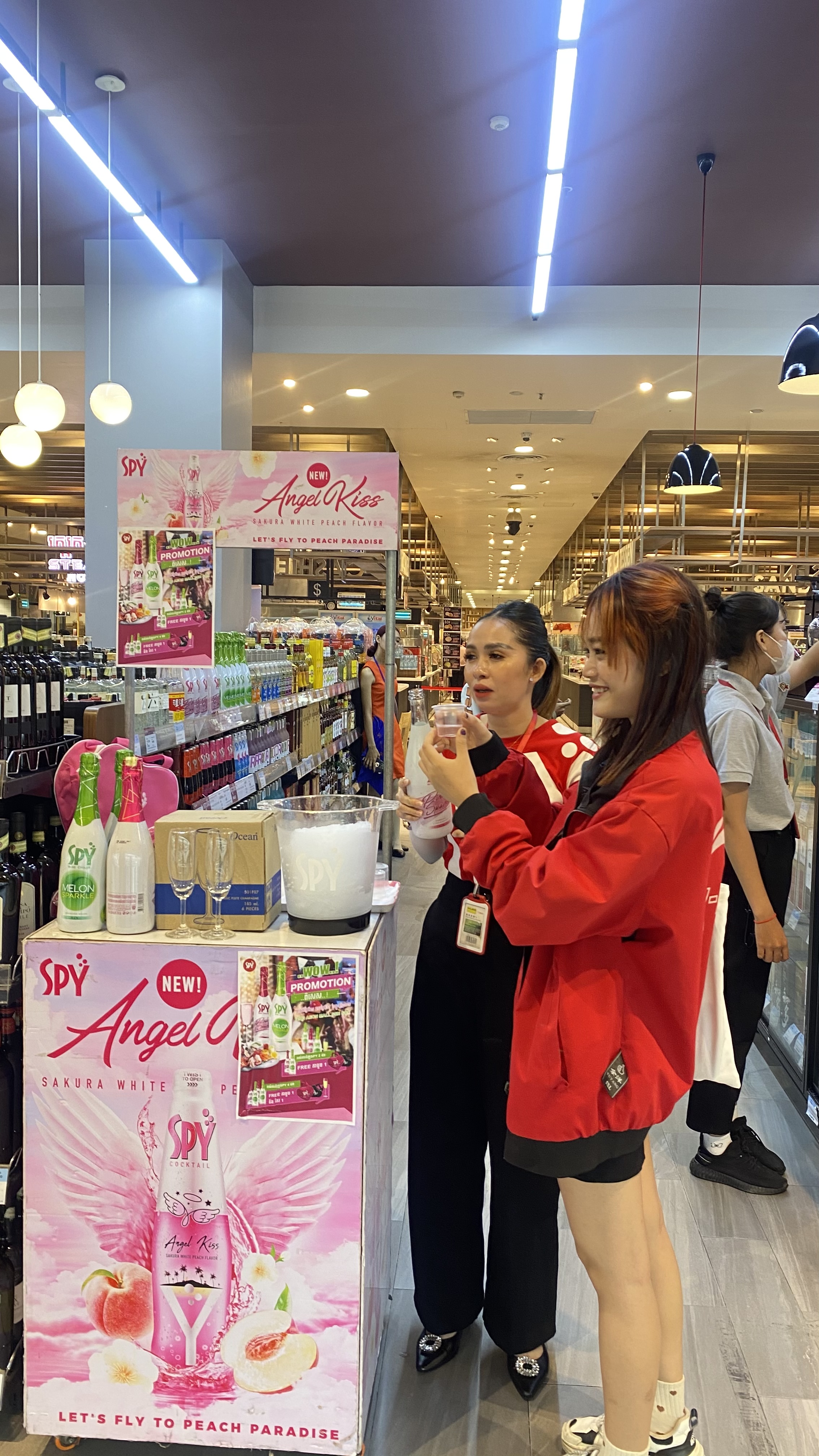 SPY Sparkle Fruit Revolutionizing FMCG Distribution with Da Houg Heng at Makro Cambodia - Image 11