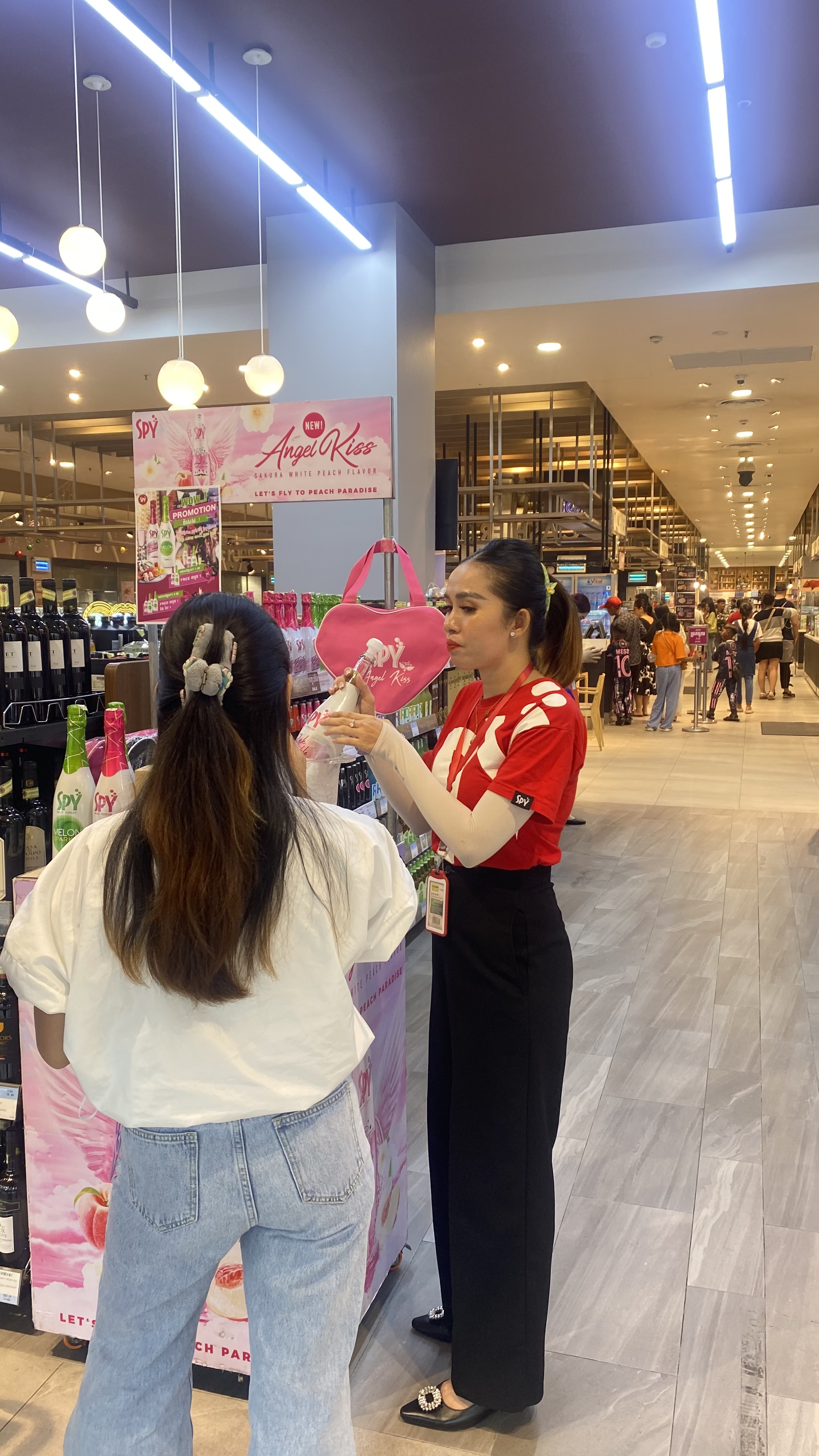 SPY Sparkle Fruit Revolutionizing FMCG Distribution with Da Houg Heng at Makro Cambodia - Image 17