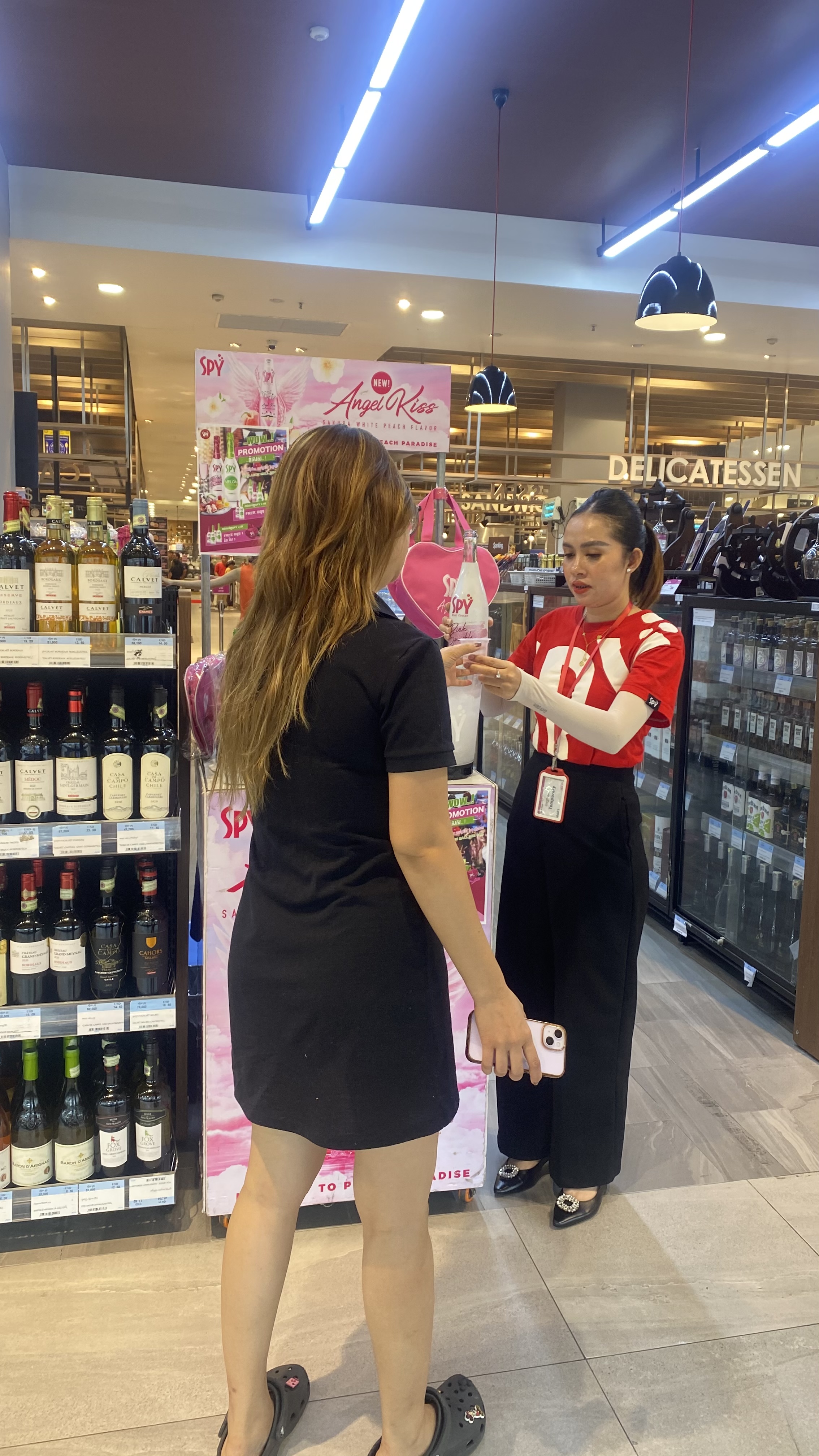 SPY Sparkle Fruit Revolutionizing FMCG Distribution with Da Houg Heng at Makro Cambodia - Image 18