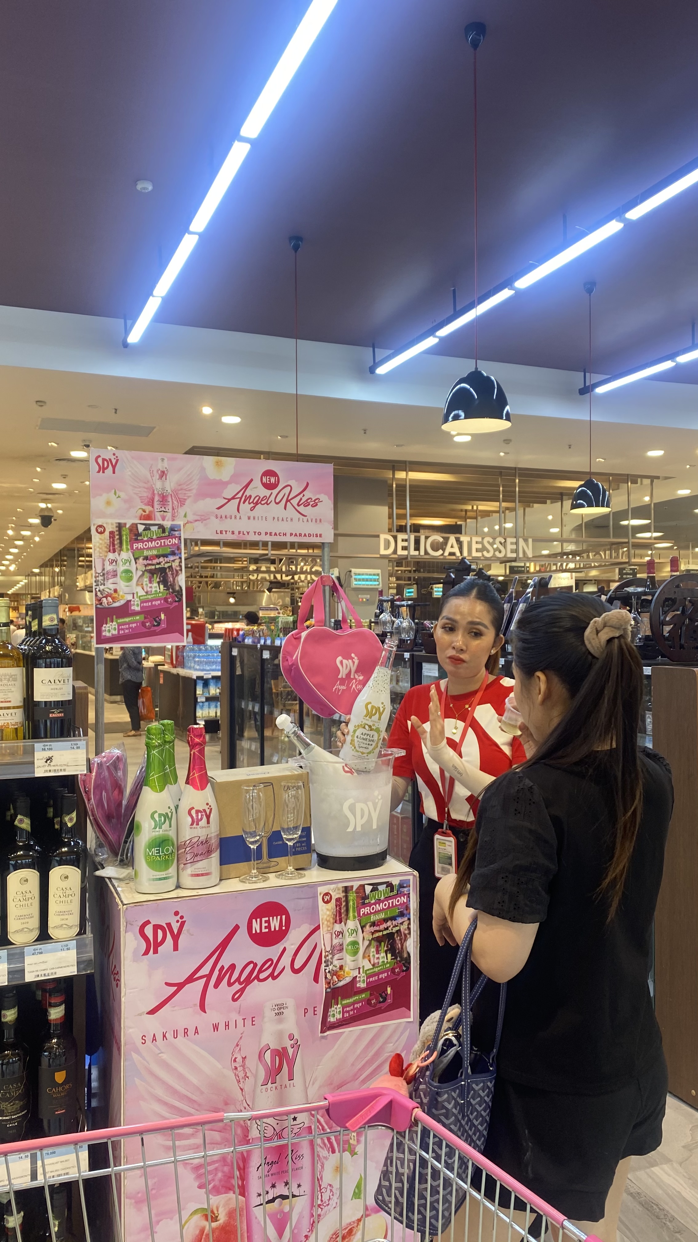 SPY Sparkle Fruit Revolutionizing FMCG Distribution with Da Houg Heng at Makro Cambodia - Image 21