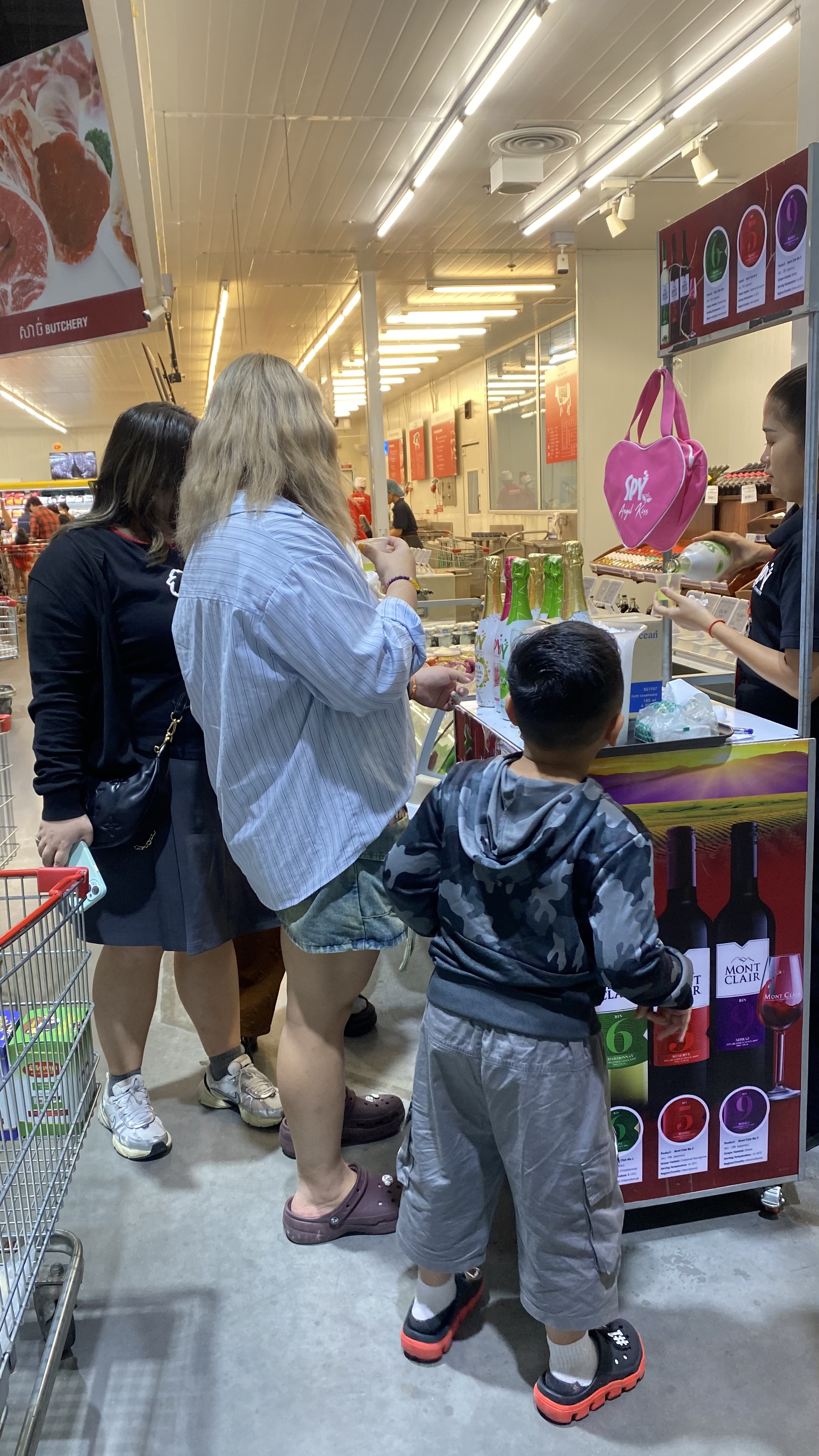SPY Sparkle Fruit Revolutionizing FMCG Distribution with Da Houg Heng at Makro Cambodia - Image 37