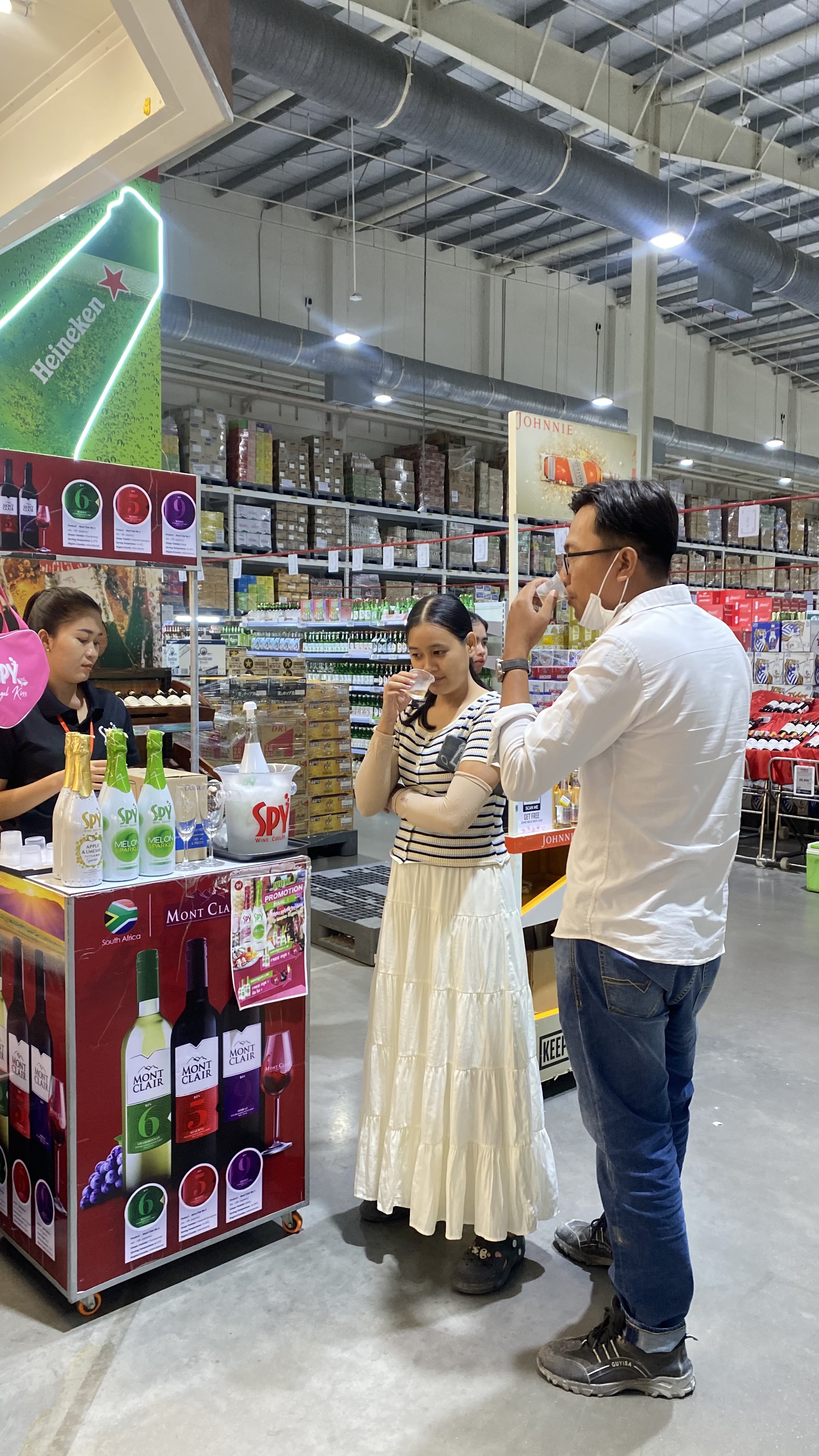 SPY Sparkle Fruit Revolutionizing FMCG Distribution with Da Houg Heng at Makro Cambodia - Image 40