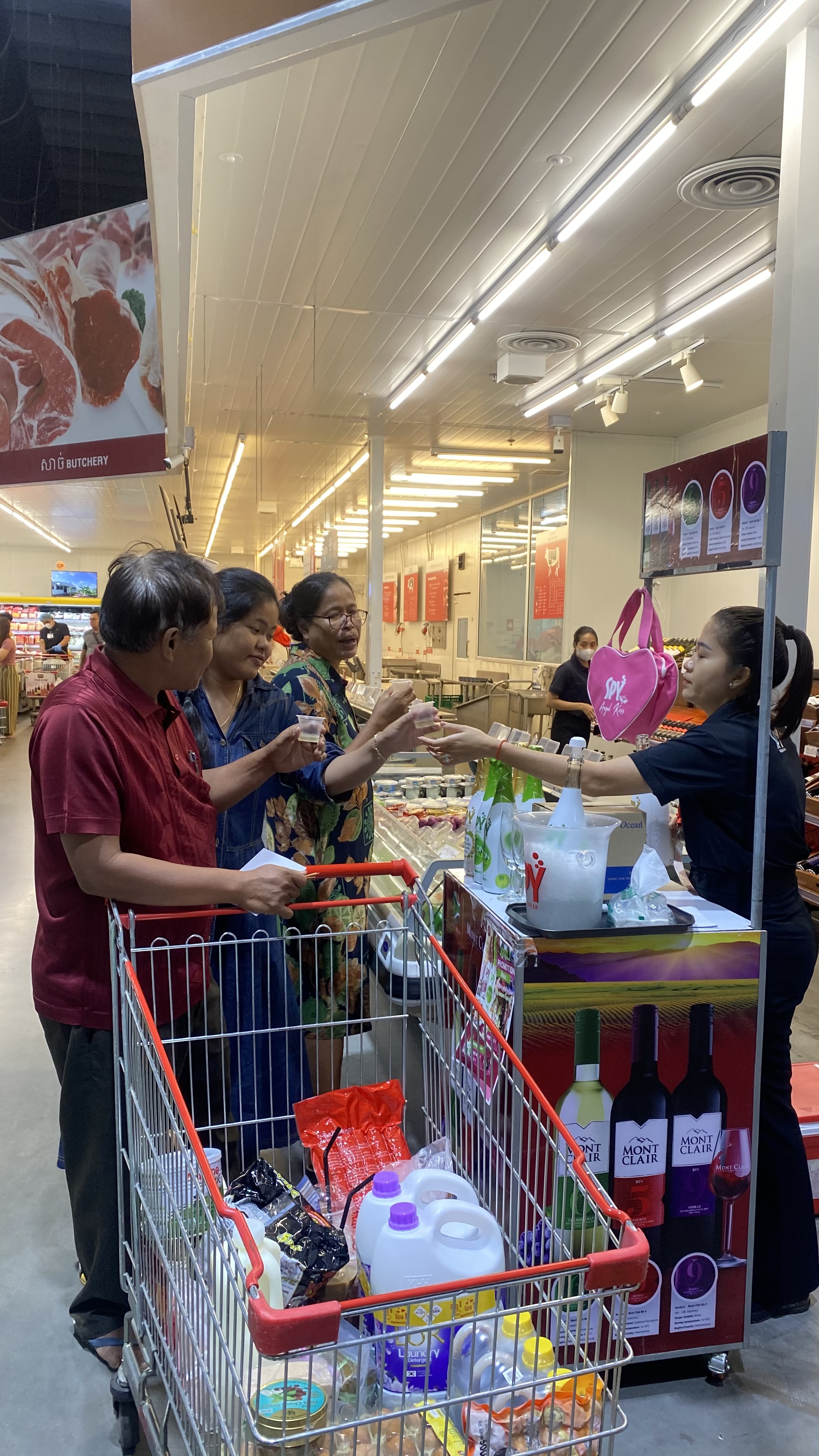 SPY Sparkle Fruit Revolutionizing FMCG Distribution with Da Houg Heng at Makro Cambodia - Image 42