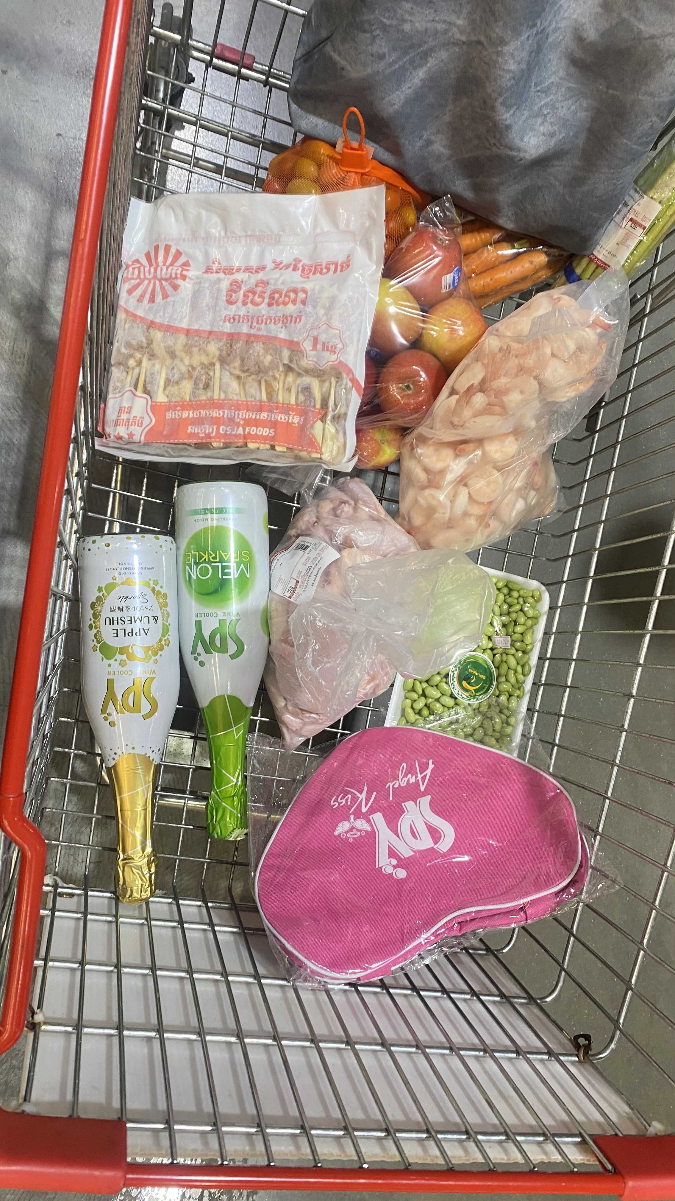 SPY Sparkle Fruit Revolutionizing FMCG Distribution with Da Houg Heng at Makro Cambodia - Image 56