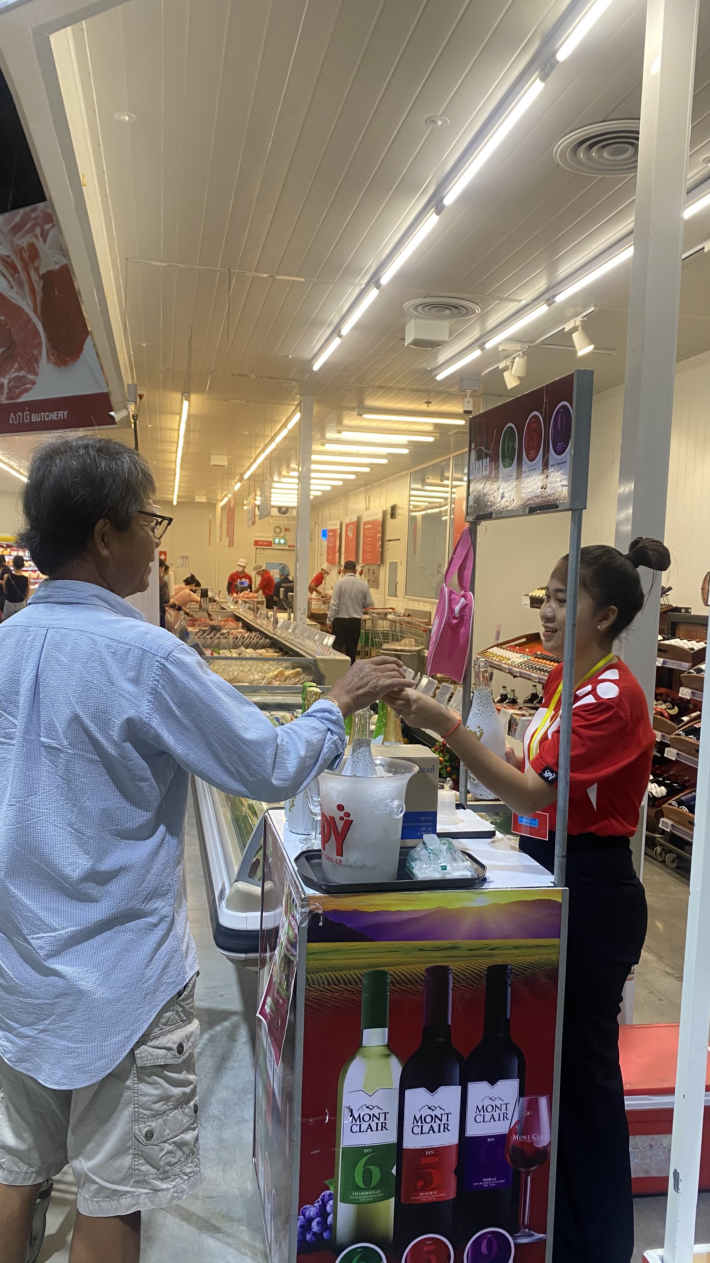 SPY Sparkle Fruit Revolutionizing FMCG Distribution with Da Houg Heng at Makro Cambodia - Image 63