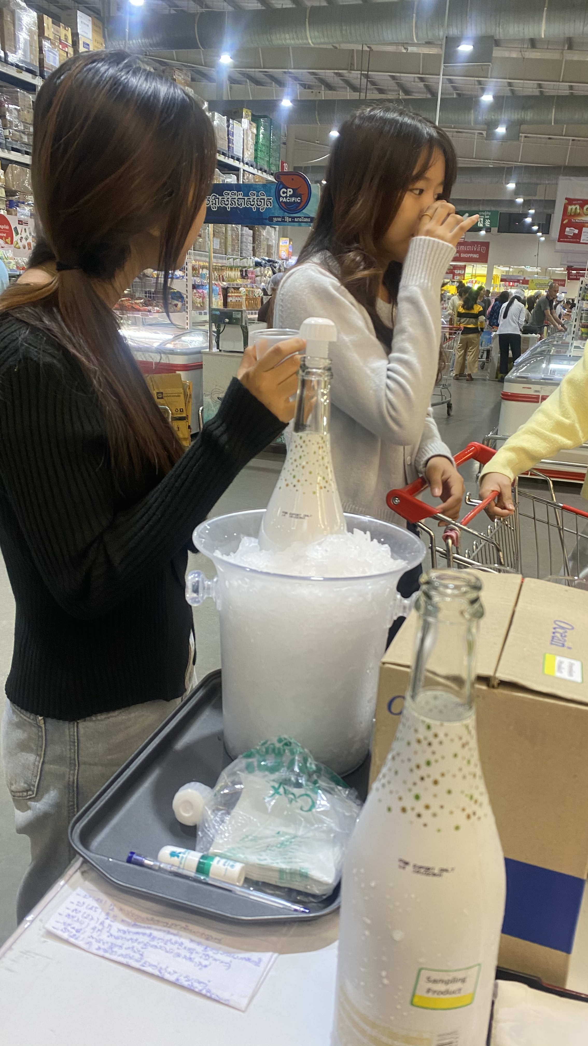 SPY Sparkle Fruit Revolutionizing FMCG Distribution with Da Houg Heng at Makro Cambodia - Image 68