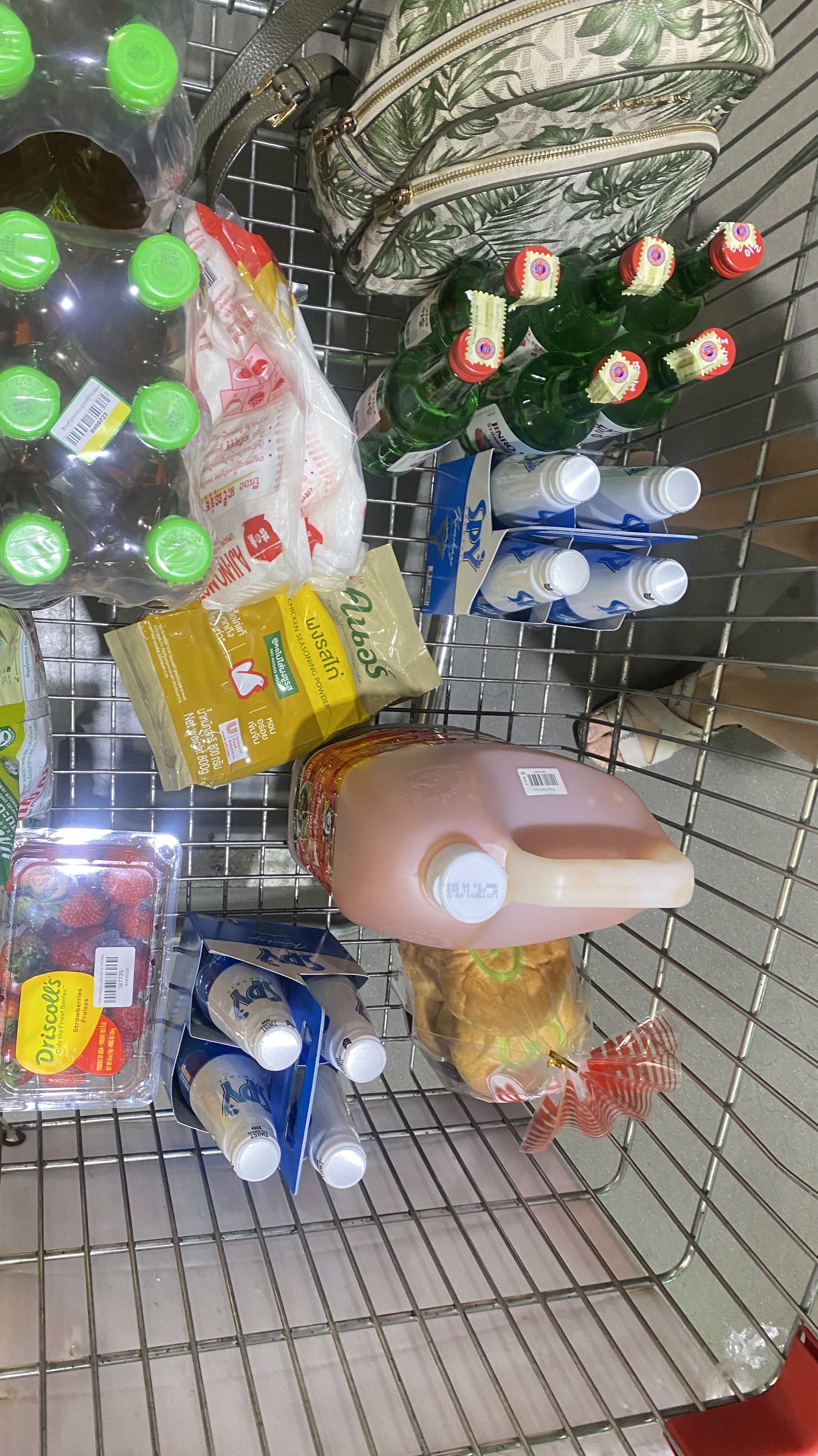 SPY Sparkle Fruit Revolutionizing FMCG Distribution with Da Houg Heng at Makro Cambodia - Image 71