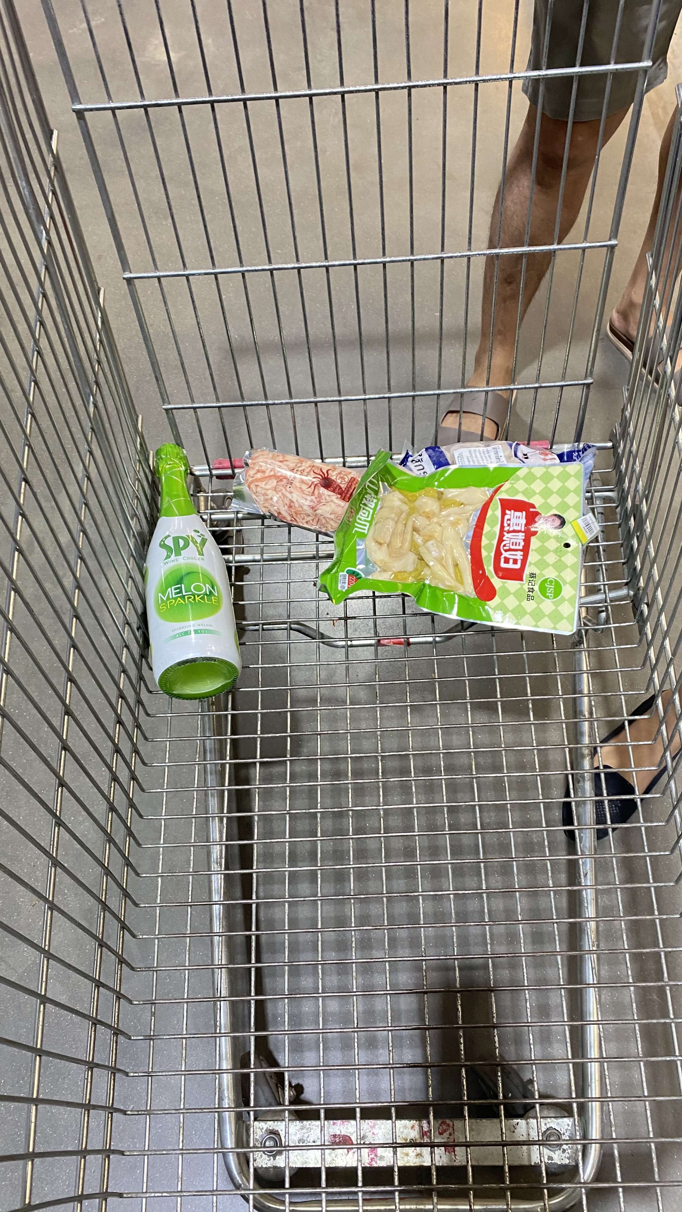 SPY Sparkle Fruit Revolutionizing FMCG Distribution with Da Houg Heng at Makro Cambodia - Image 79