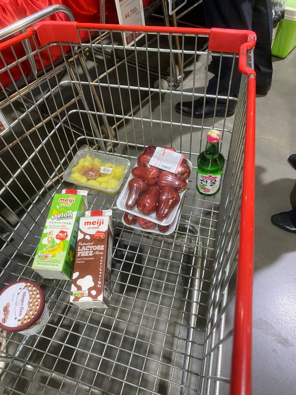 SPY Sparkle Fruit Revolutionizing FMCG Distribution with Da Houg Heng at Makro Cambodia - Image 95