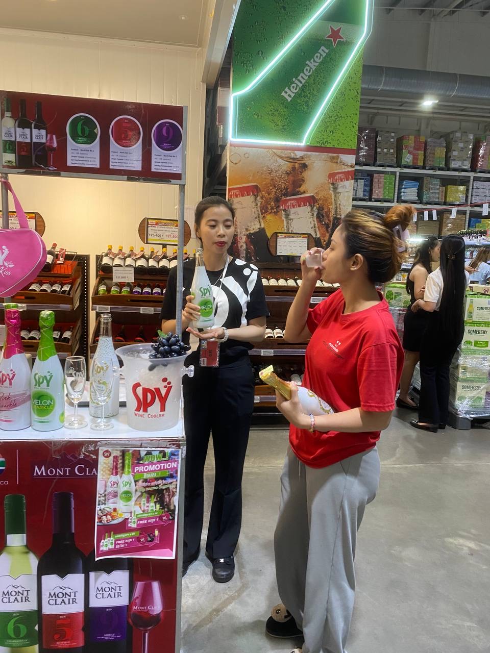 SPY Sparkle Fruit Revolutionizing FMCG Distribution with Da Houg Heng at Makro Cambodia - Image 96