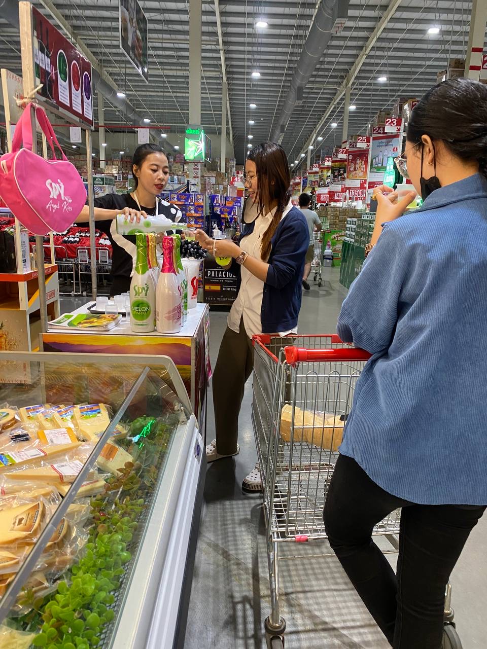 SPY Sparkle Fruit Revolutionizing FMCG Distribution with Da Houg Heng at Makro Cambodia - Image 104