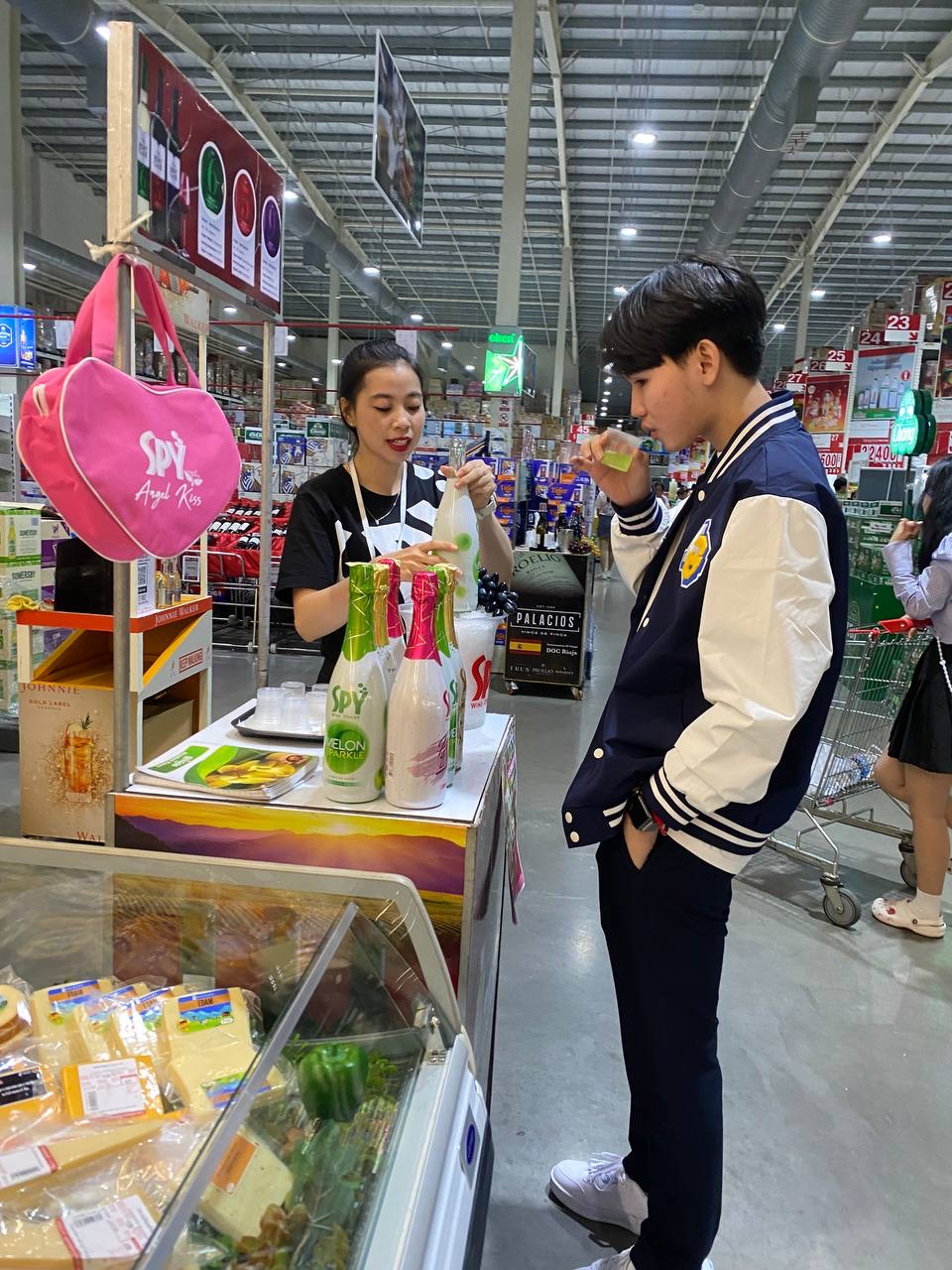 SPY Sparkle Fruit Revolutionizing FMCG Distribution with Da Houg Heng at Makro Cambodia - Image 106