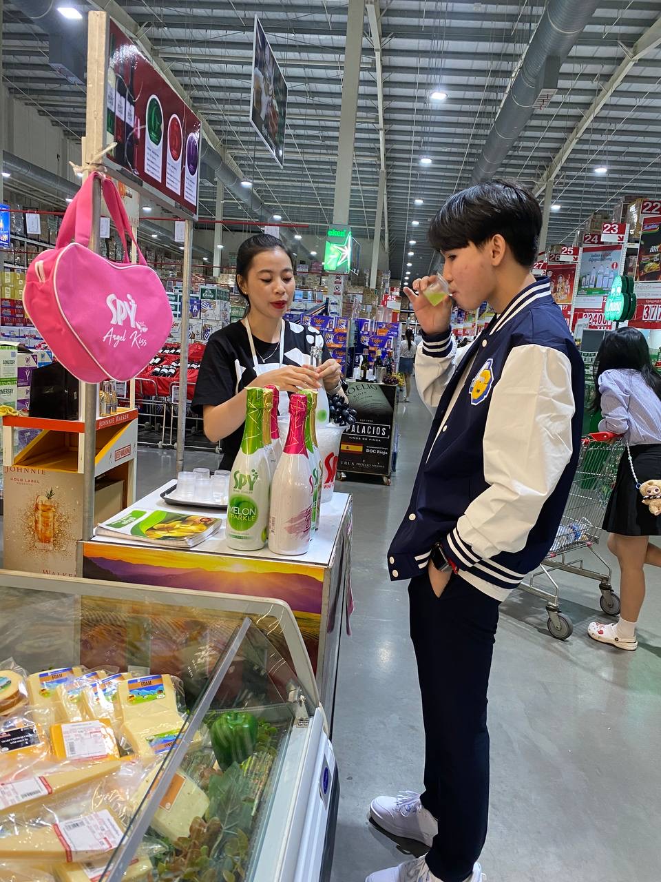 SPY Sparkle Fruit Revolutionizing FMCG Distribution with Da Houg Heng at Makro Cambodia - Image 107