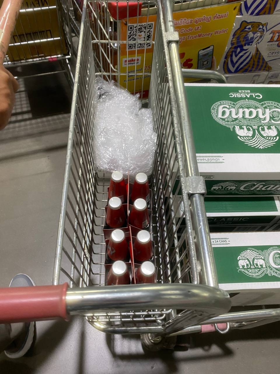 SPY Sparkle Fruit Revolutionizing FMCG Distribution with Da Houg Heng at Makro Cambodia - Image 110