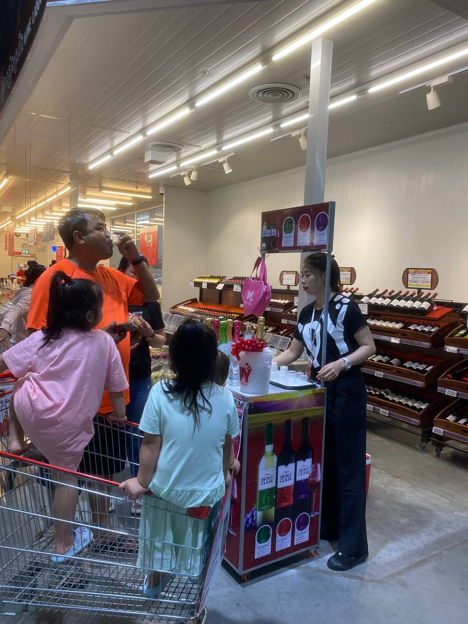 SPY Sparkle Fruit Revolutionizing FMCG Distribution with Da Houg Heng at Makro Cambodia - Image 112