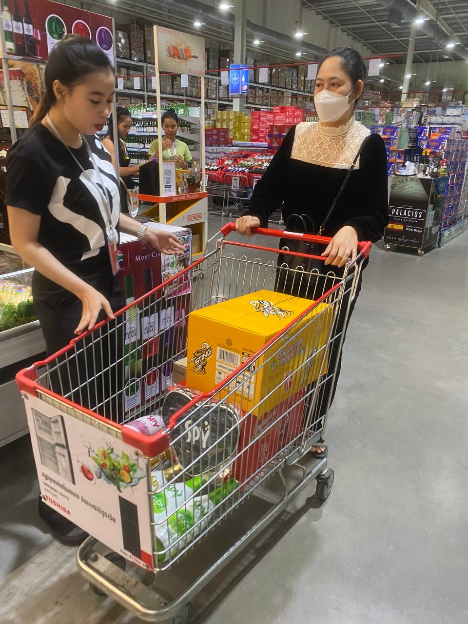 SPY Sparkle Fruit Revolutionizing FMCG Distribution with Da Houg Heng at Makro Cambodia - Image 117