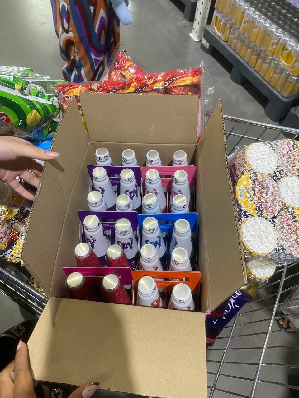SPY Sparkle Fruit Revolutionizing FMCG Distribution with Da Houg Heng at Makro Cambodia - Image 125