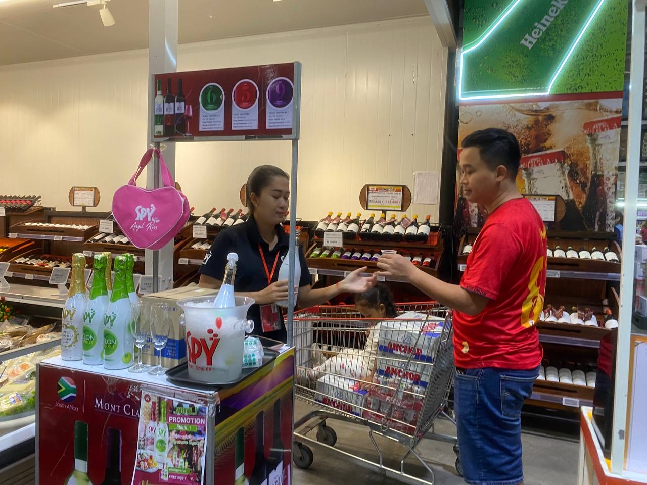 SPY Sparkle Fruit Revolutionizing FMCG Distribution with Da Houg Heng at Makro Cambodia - Image 128