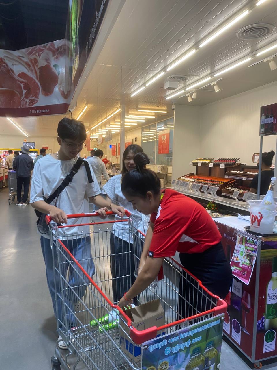 SPY Sparkle Fruit Revolutionizing FMCG Distribution with Da Houg Heng at Makro Cambodia - Image 164